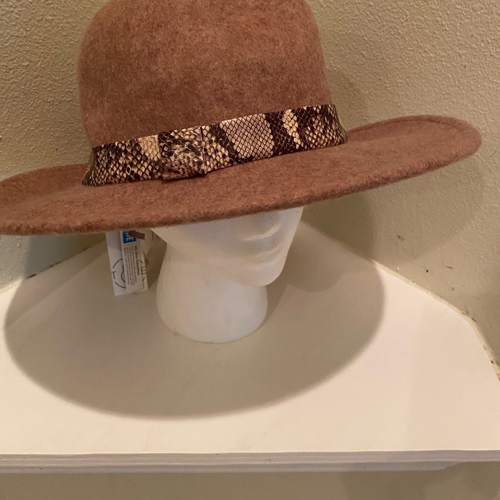 NWT Treasure & Bond Tan Camel Heather Combo Fedora Hat.  One size.